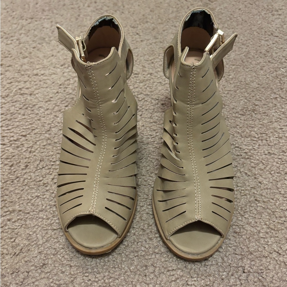 Tan chunky heels size 9